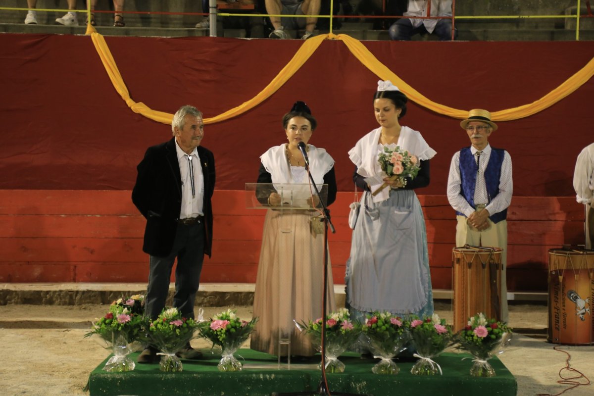 Lara Fulconis reine du ruban de Mouriès