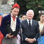 Une parure en Grenats de Perpignan offerte à la Reine d'Arles