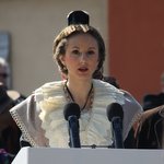L'hommage de la Reine d'Arles à Fanfonne Guillierme